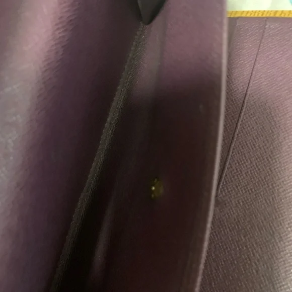 100 % authentic Yellow Lv epi Wallet